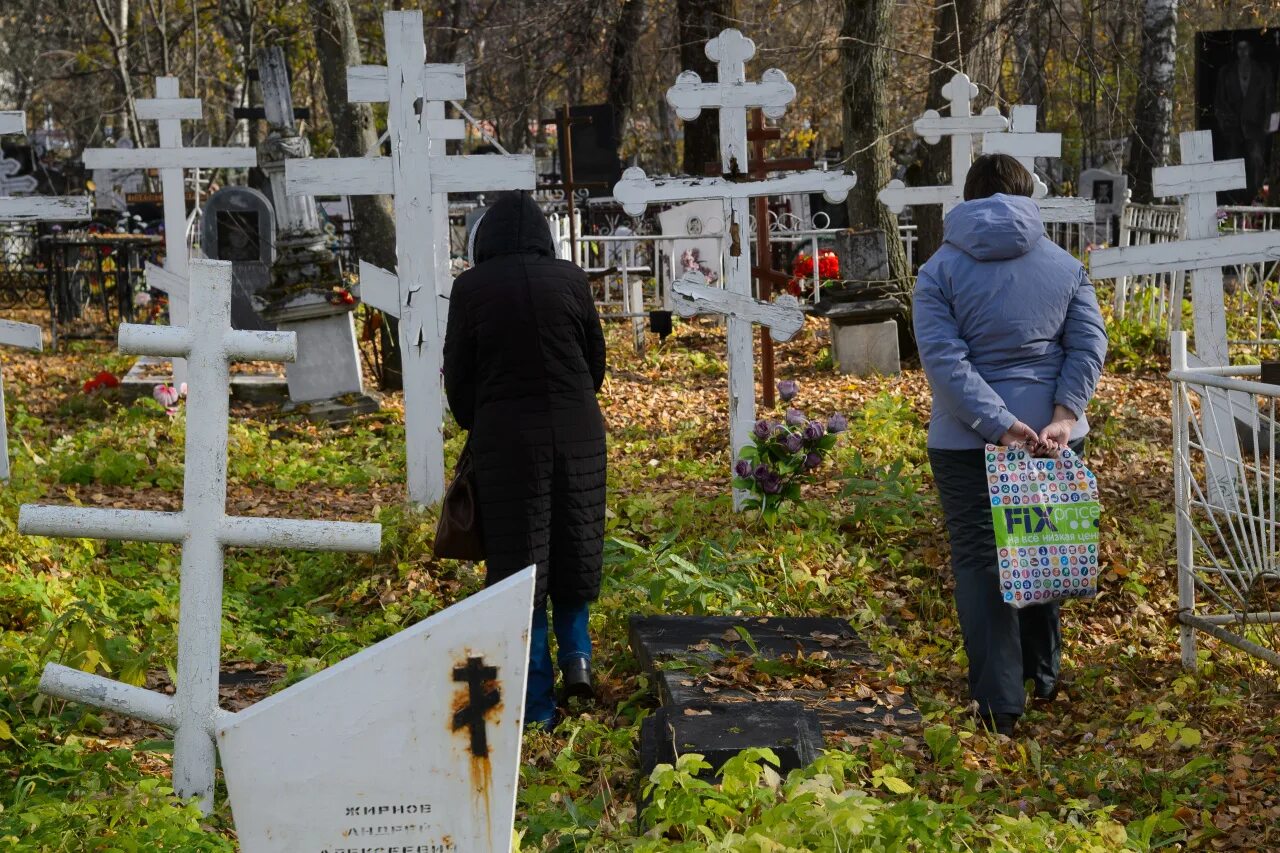 Кладбище россияне. Успенского кладбища.