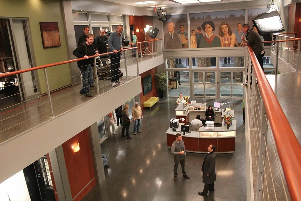 доктор хаус за кадром. доктор хаус съемки. съемки фильма доктор хаус. где снимали доктор хаус. доктор хаус съемки.