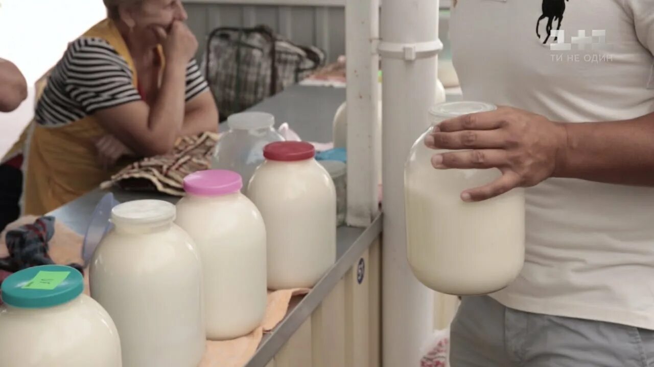 Реализуем молоко. Молоко домашнее. Молоко на рынке. Деревенское молоко. Молоко домашнее с рынка.