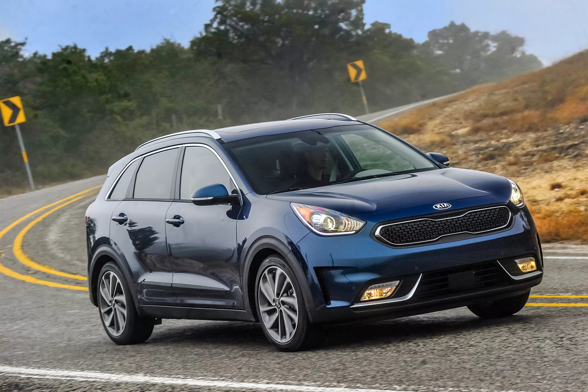 Kia Niro. Kia Niro Hybrid 2019. Шевроле гибрид кроссовер. Kia Niro фото. Кия гибрид