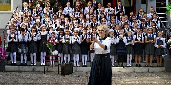Школа 24 набережные челны учителя. Школа номер 46 в набережных челнах. Учитель года набережные челны. Школа без учителей. Школа 1 набережные челны учителя.