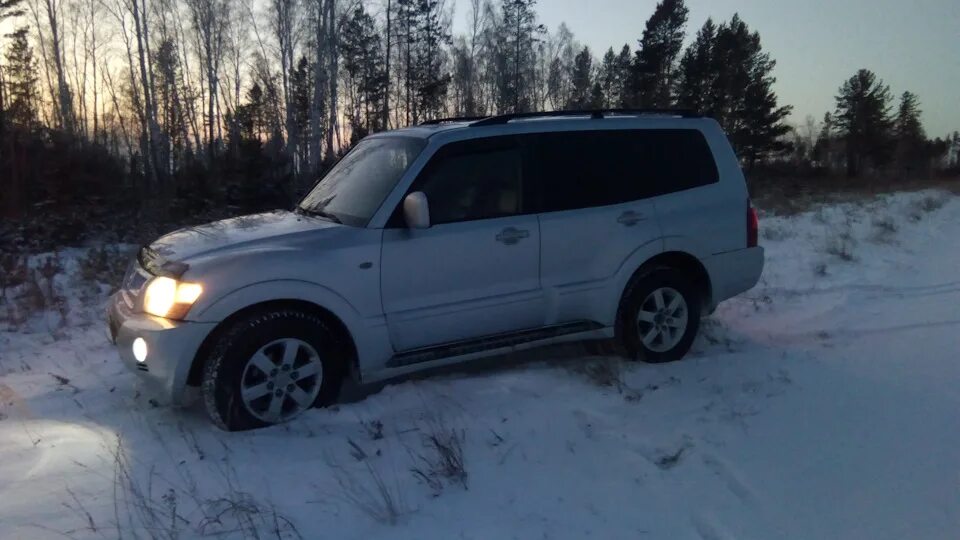 Mitsubishi pajero sport 2. Митсубиси паджеро улан удэ. Митсубиси паджеро 2 коротыш. Митсубиси паджеро улан удэ. Черный кроссовер в улан удэ.