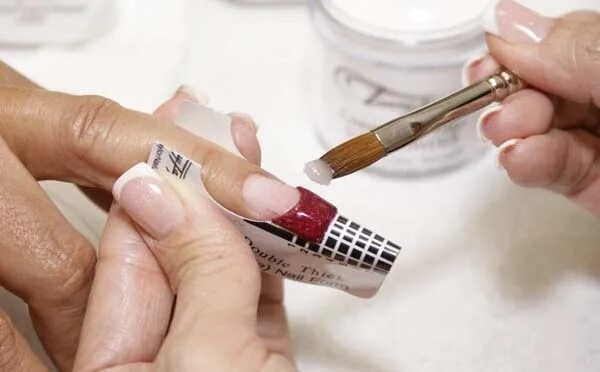 ногти из скотча в домашних. акриловые ногти. сухой акрил для ногтей для наращивания. акриловое наращивание без лампы. акриловые ногти наращивание.