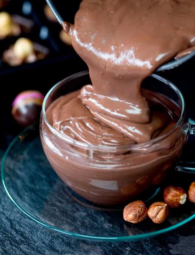 Поставь шоколад. Приготовление горячего шоколада. Топленый шоколад. Горячий шоколад. Приготовление молочного шоколада.