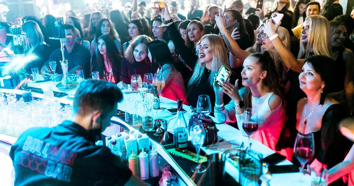 клубы г тюмени. ночной клуб библиотека тюмень. танцевальный бар. мираж бар камышин. клуб зажигалка чита.