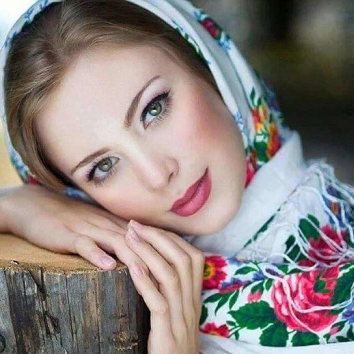Русско народный макияж. Красавица в платке. Славянские девушки.