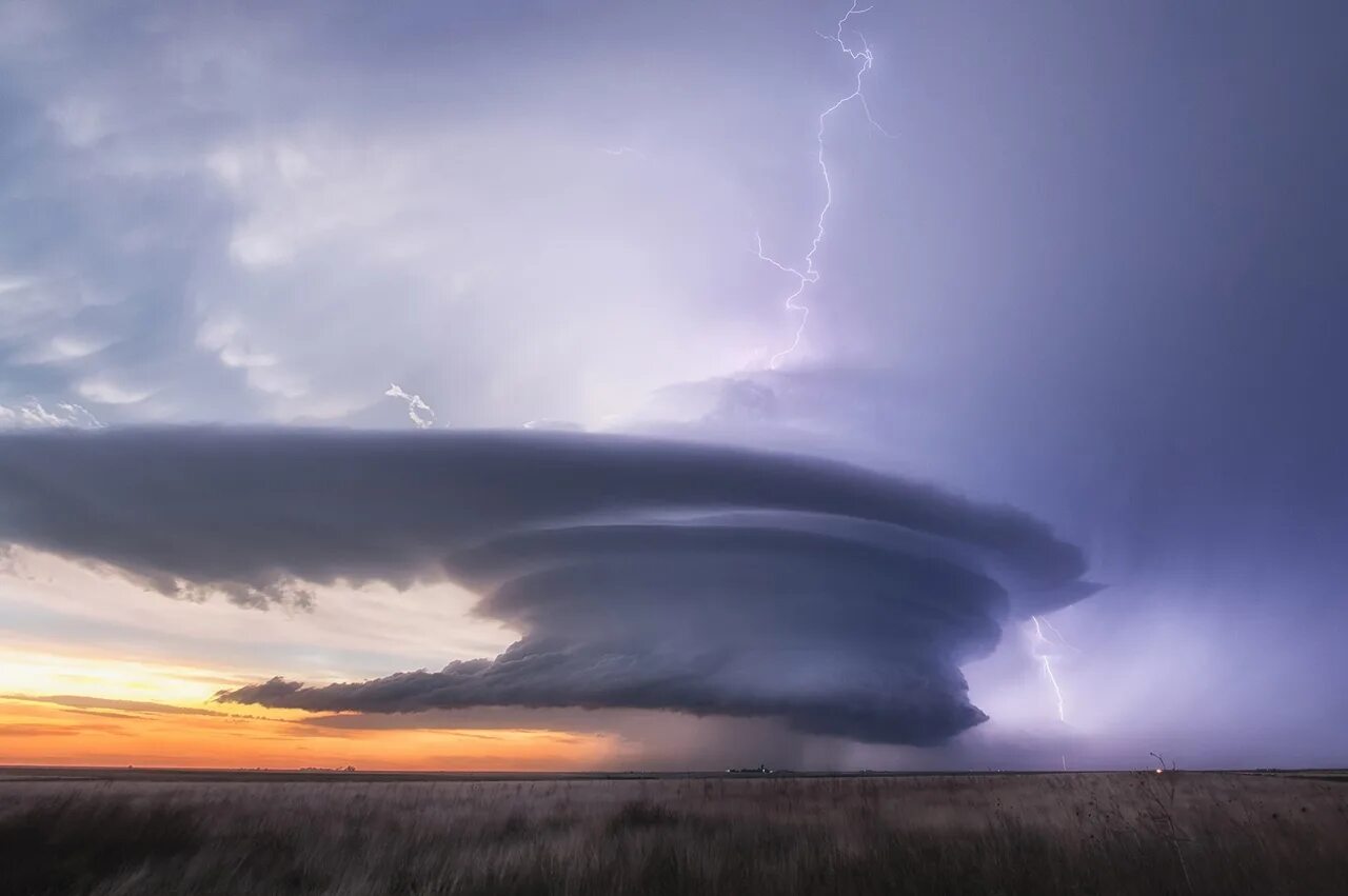 Циклон амфан в индии и бангладеш. Ураган смерч торнадо. Ураган катрина (сша, 2005г. Новый орлеан ураган ида. Ураган разрушения.