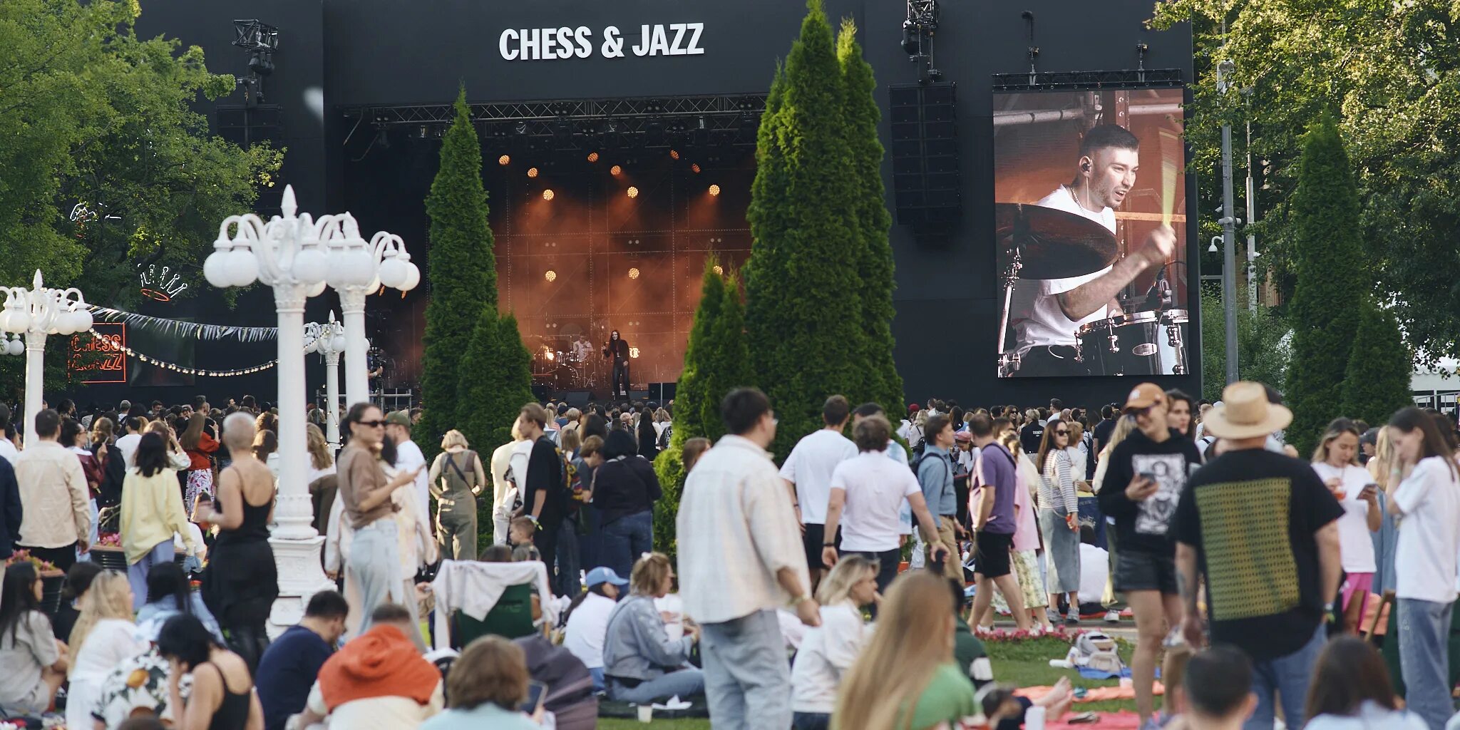 Chess & jazz 2023. Сад эрмитаж в москве джазовый фестиваль. Фестиваль chess & jazz. Джаз в саду эрмитаж 2022. Сад эрмитаж фестиваль джаза.