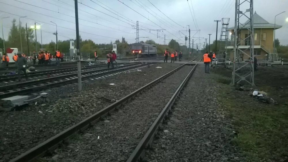 Автобус на жд переезде. Поезд ж д переезд. Авария на Железнодорожном переезде. Столкновение поезда и автобуса во Владимирской области. Столкновение электрички на железнодорожных переездах.