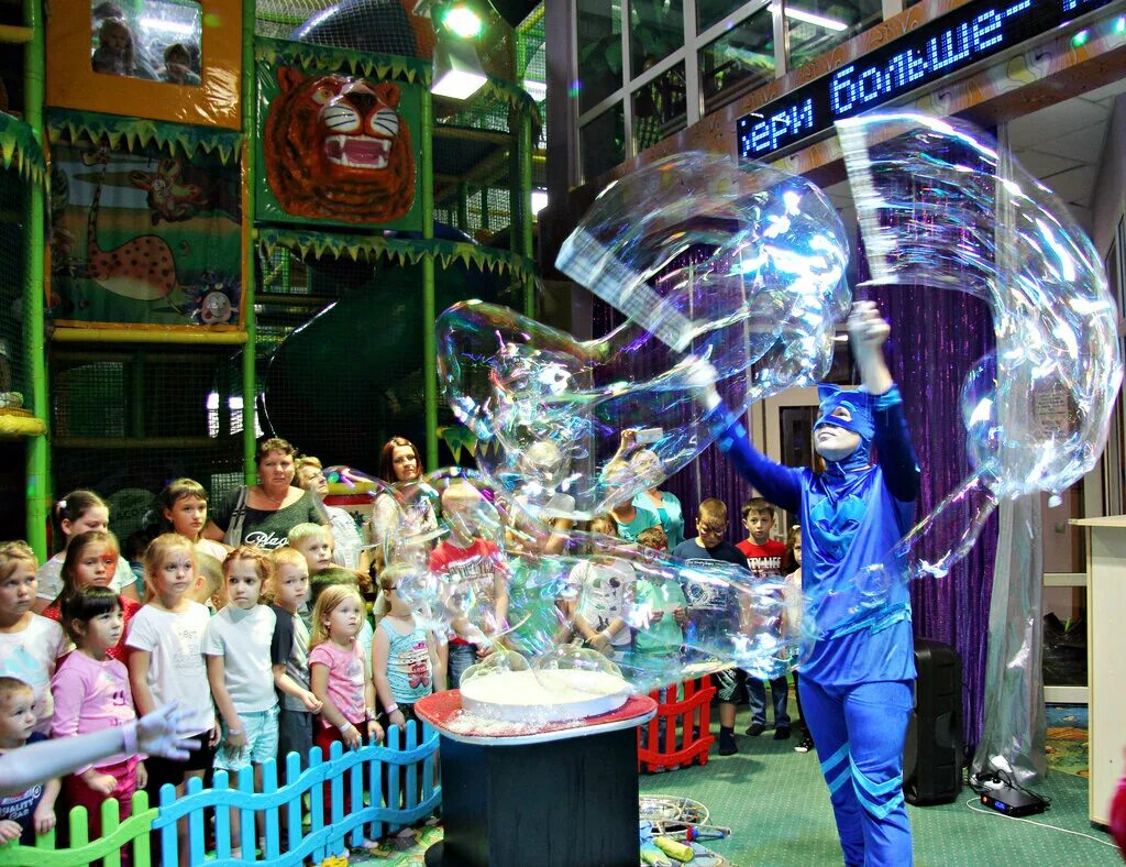 Ананас в майкопе развлекательный центр. Детский развлекательный центр майкоп. Детский развлекательный центр майкоп. Майкоп ананас детская площадка. Развлекательный центр для детей ананас майкоп.