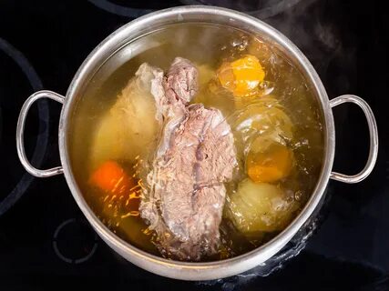Вкусный бульон из свинины