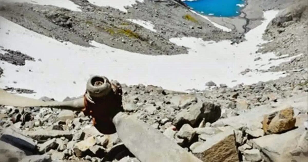 Нандо паррадо чудо в андах. Выжившие в авиакатастрофе в андах 1972. Самолет разбился в андах в 1972. 13 октября 1972 года чудо в андах. Самолет разбился в андах в 1972.