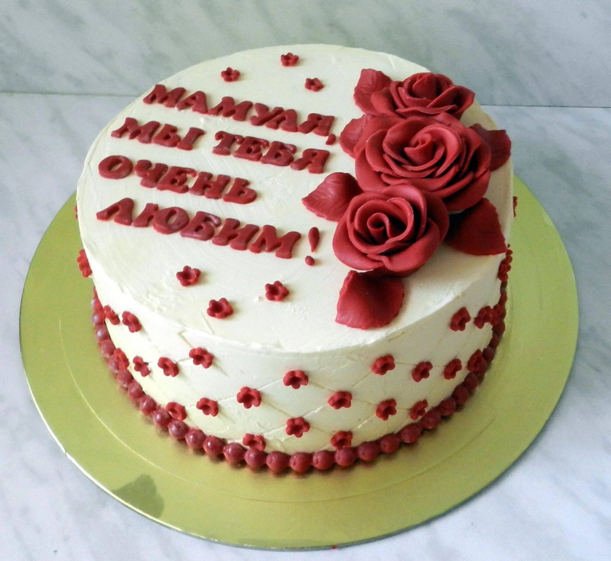 Надпись на торт женщине 45. Красивый торт для мамы. Торт для женщины. Украшение торта для мамы. Торт на юбилей женщине.