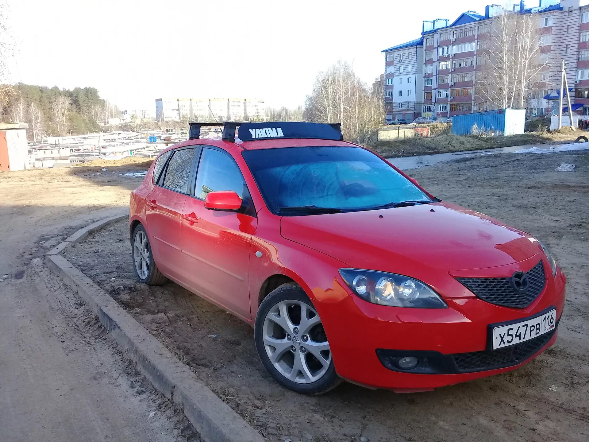 Mazda 3 крыша. Мазда 3 бк с багажником на крыше. Мазда 3 в пленке. Крыша mazda 3 bl. Крыша мазда 3 бк.