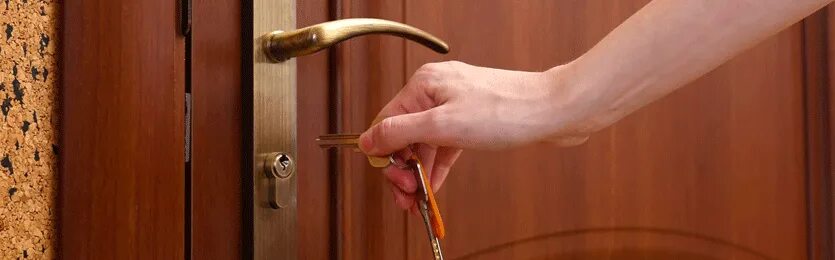 дверь скрипучая. Wd 40 для дверных петель. скрипит дверь входная алюминиевая. петли для межкомнатных дверей. советские деревянные двери.