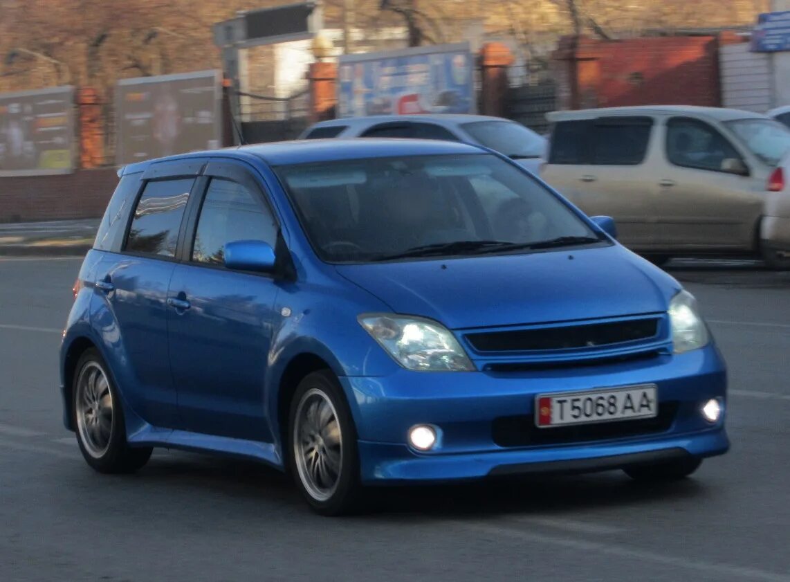 Тойота Ист. Тойота Ист 2005. Тойота Ист желтая. Toyota ist 2023 оранжевая.