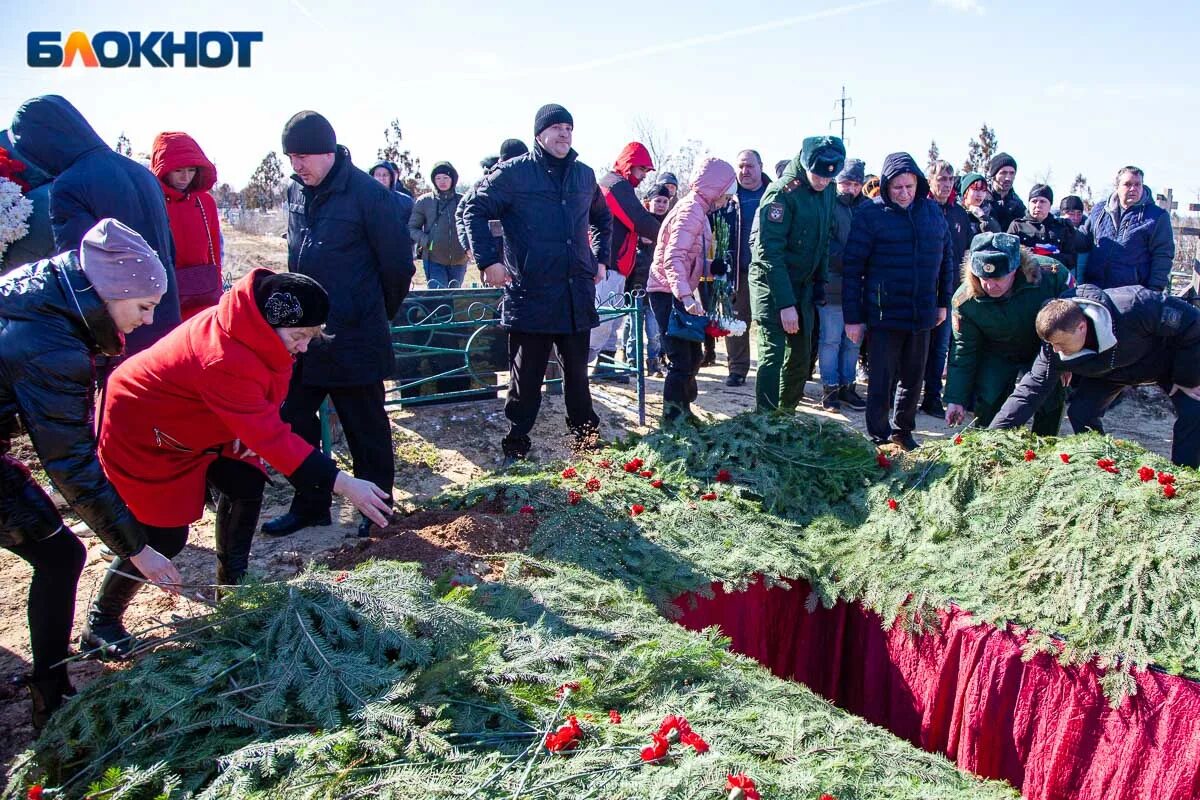 Похороны солдат погибших. Похороны военнослужащего.