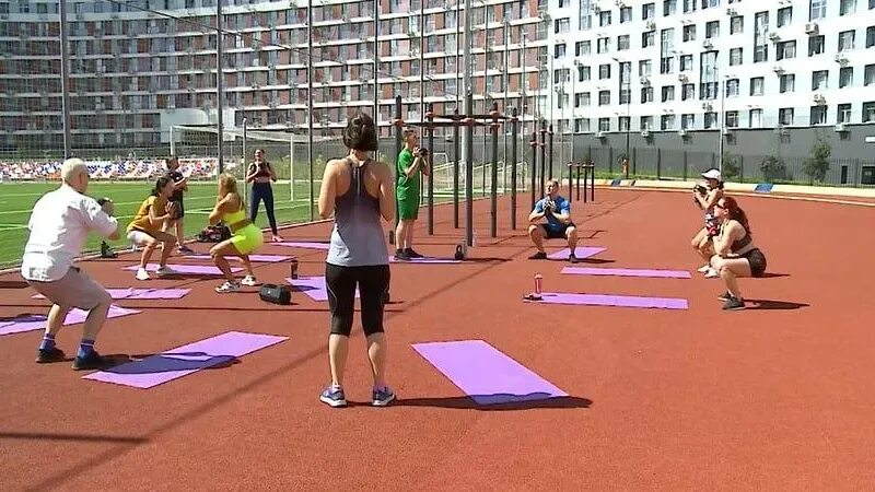 Гимнастика стадион. Спортивные занятия. Школа бега Мытищи. Беговые тренировки стадион. Силовой бег.