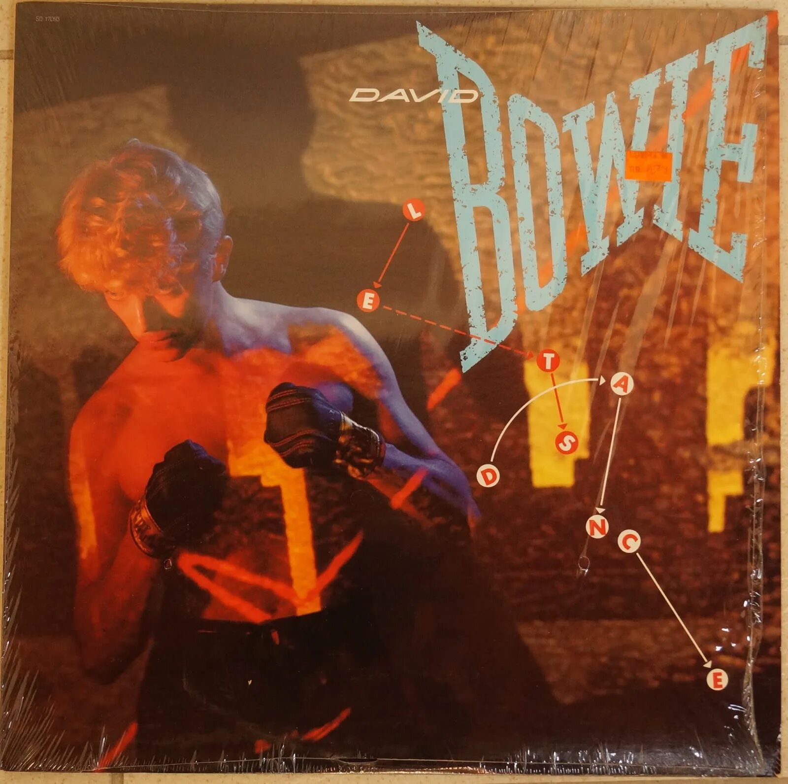 David bowie let s. David bowie cd. Let s dance дэвид боуи 1983. Дэвид боуи танцует. David bowie let s.
