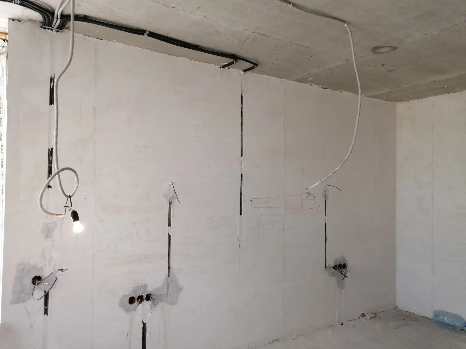 Схемы подключения квартирной электропроводки. Монтаж электропроводки в частном доме. Электрика в частном доме. Монтаж электропроводки в частном доме. Эл проводка.