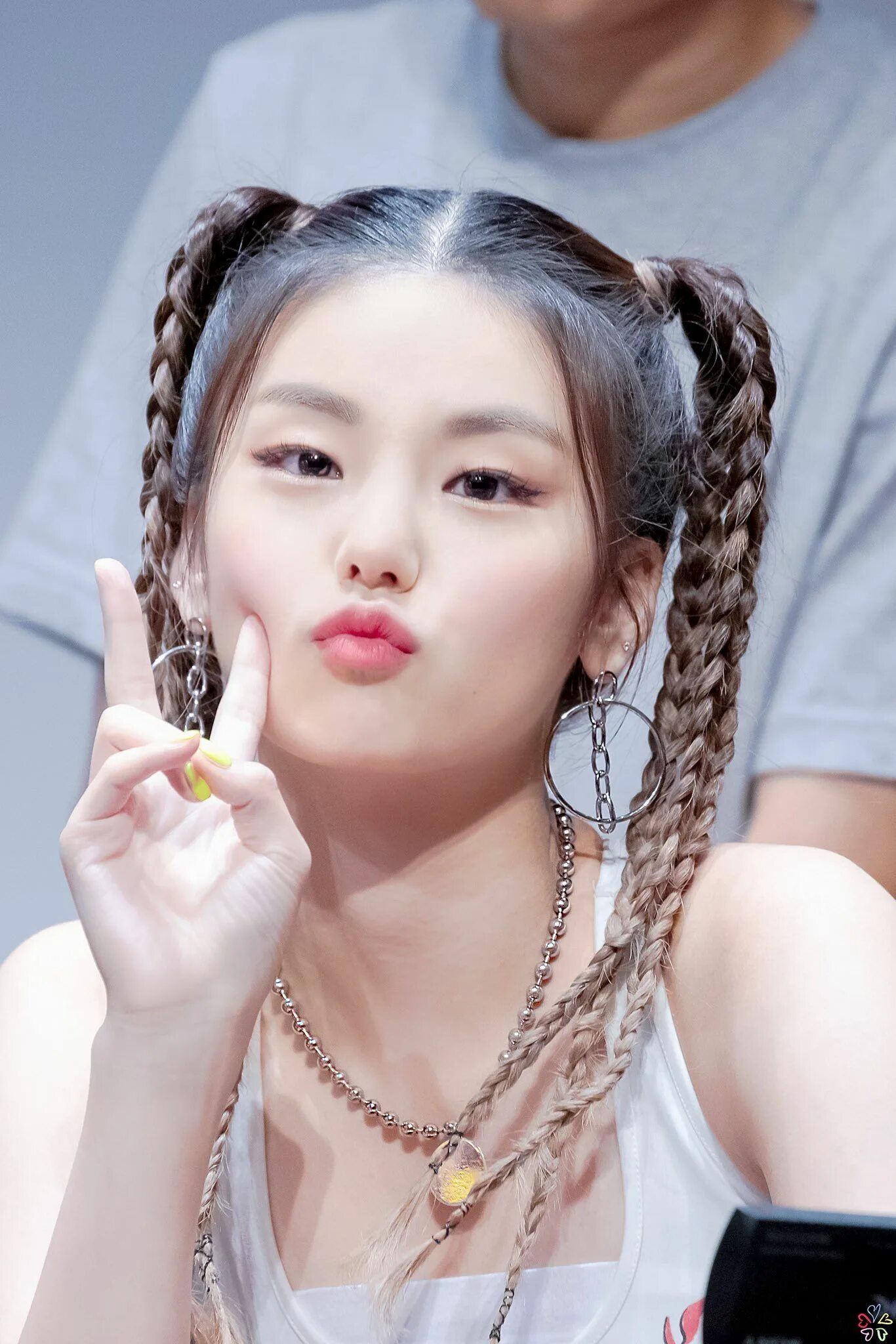 День рождения йеджи. Йеджи из itzy. Итзи кпоп. Йоджи itzy. День рождения йеджи.