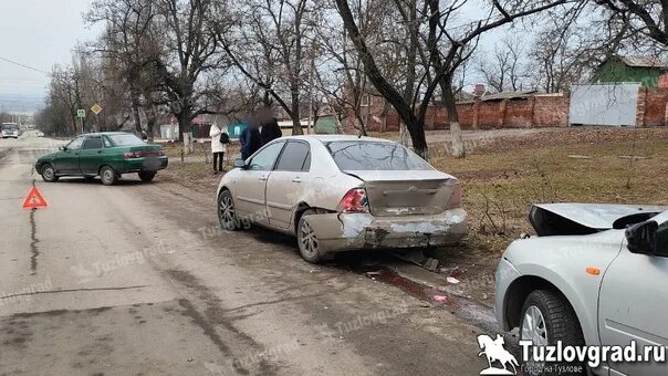 Что случилось в новочеркасске. Припаркованный автомобиль. новочеркасск авария подростки. авария в новочеркасске сегодня.