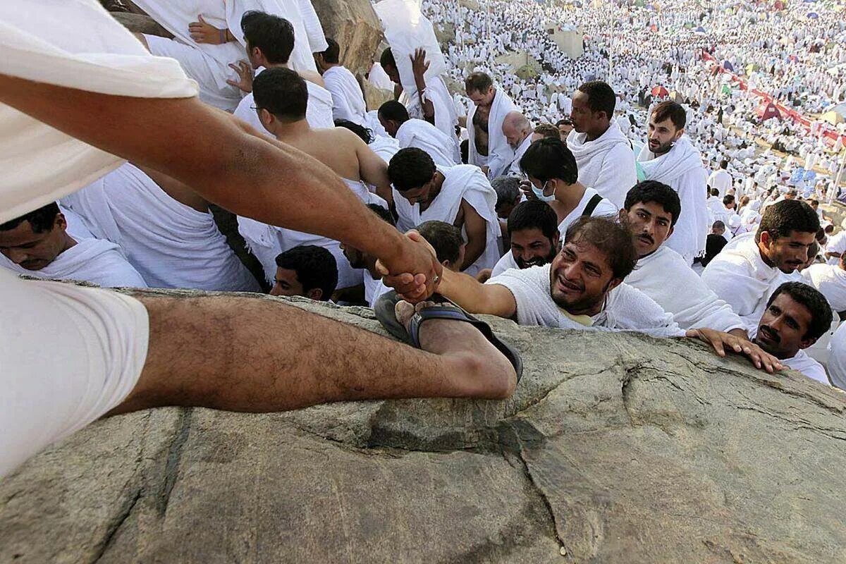 Какая рука у мусульман считается грязной. Хаджа Лахбиб. Арафа гора Арафат. Священная гора мусульман.
