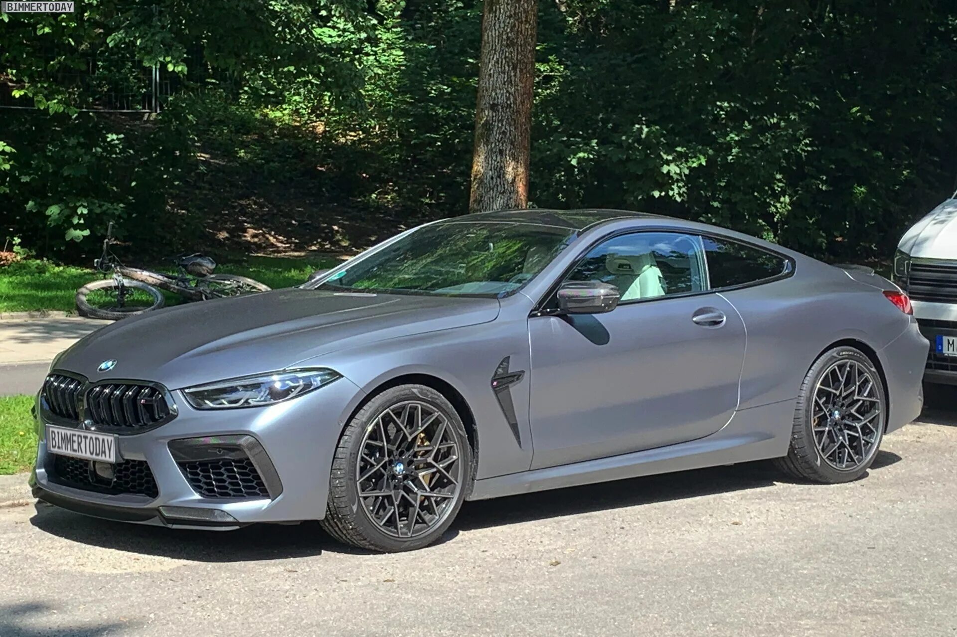 Bmw m8 competition литвина. Bmw m8 grey. Bmw 850i 2021. Bmw m8 grey matt. Bmw m8 competition матовая.