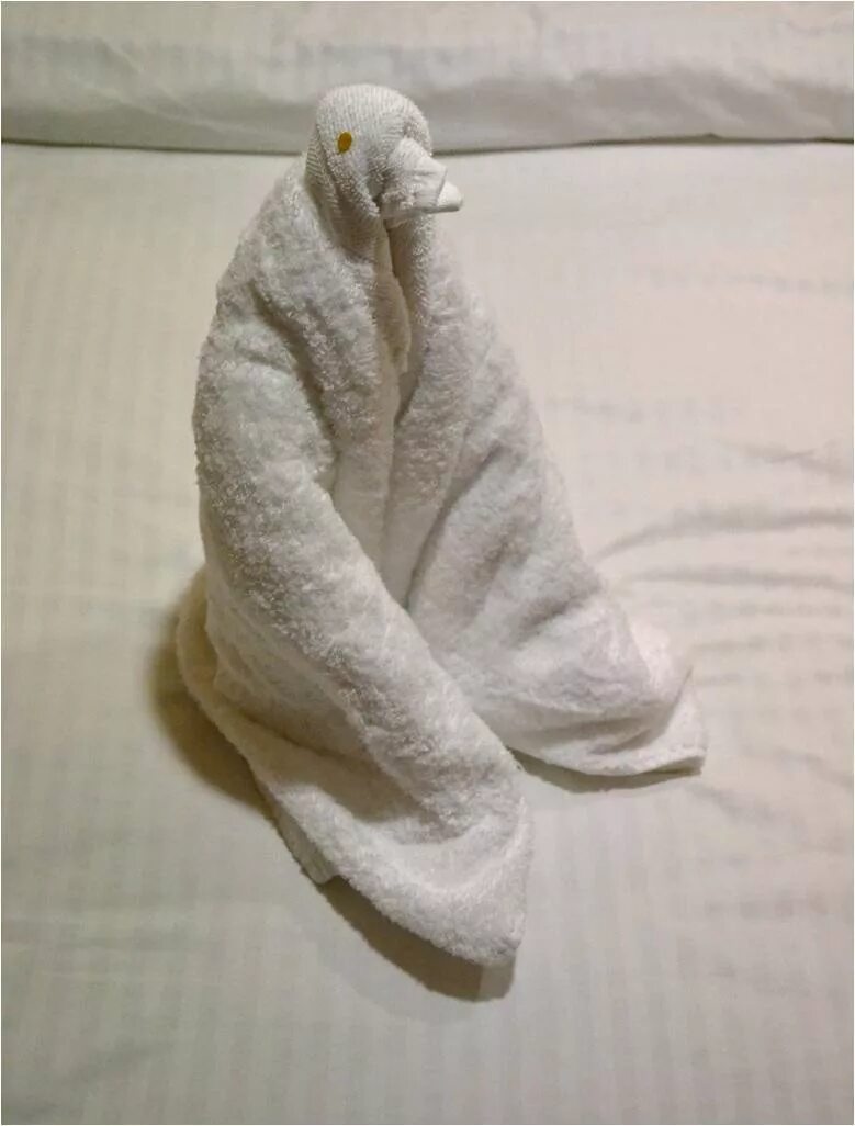 Как скрутить полотенце. Фигуры из полотенец. Животные из полотенца. Птица из полотенца. Гусь из полотенца.