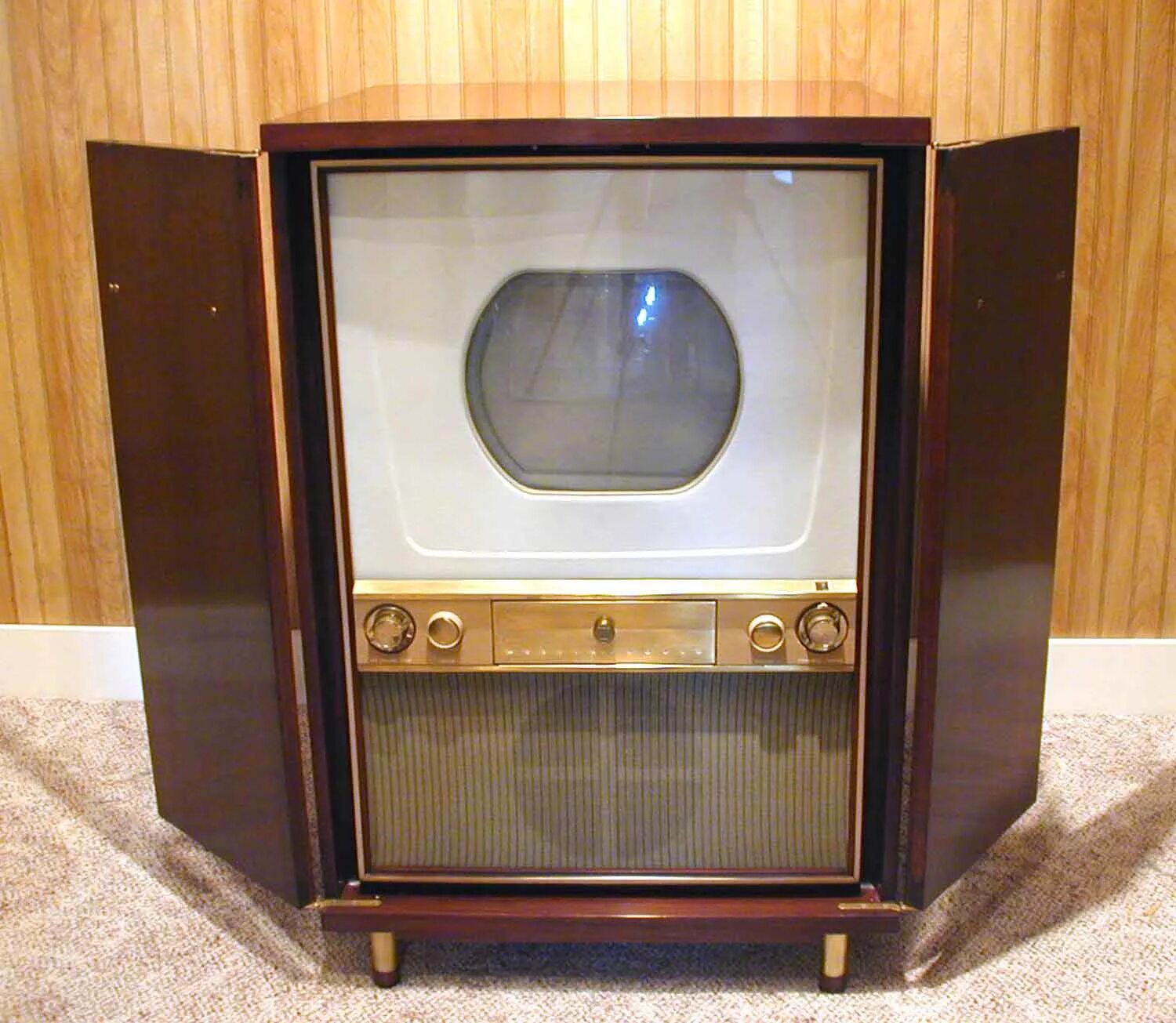 Куплю цветной телевизор. Westinghouse h840ck15. Первый цветной телевизор 1954. Телевизор Авангард 1954. Цветной телевизор Зенит 1954.