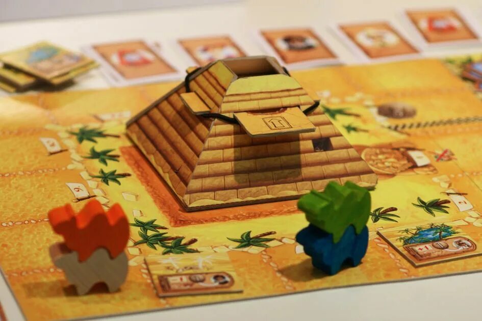 Camel up. Camel up настолка. camel игра. игра кэмел ап. по верблюдам настольная игра.