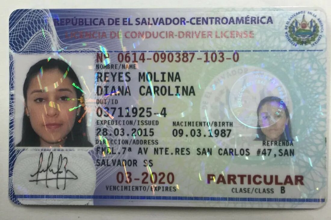 Авто права категории. Можно водить в 17. Серия и номер водительчкого удо. Подросток за рулем. Школьник в машине.