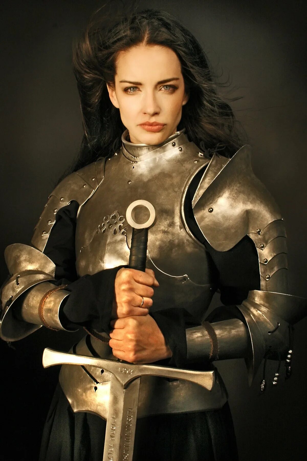 Моргана пендрагон. Девушка в доспехах косплей. Бухгалтер в латах слушать. Бухгалтер в латах слушать. Бухгалтер в латах слушать.