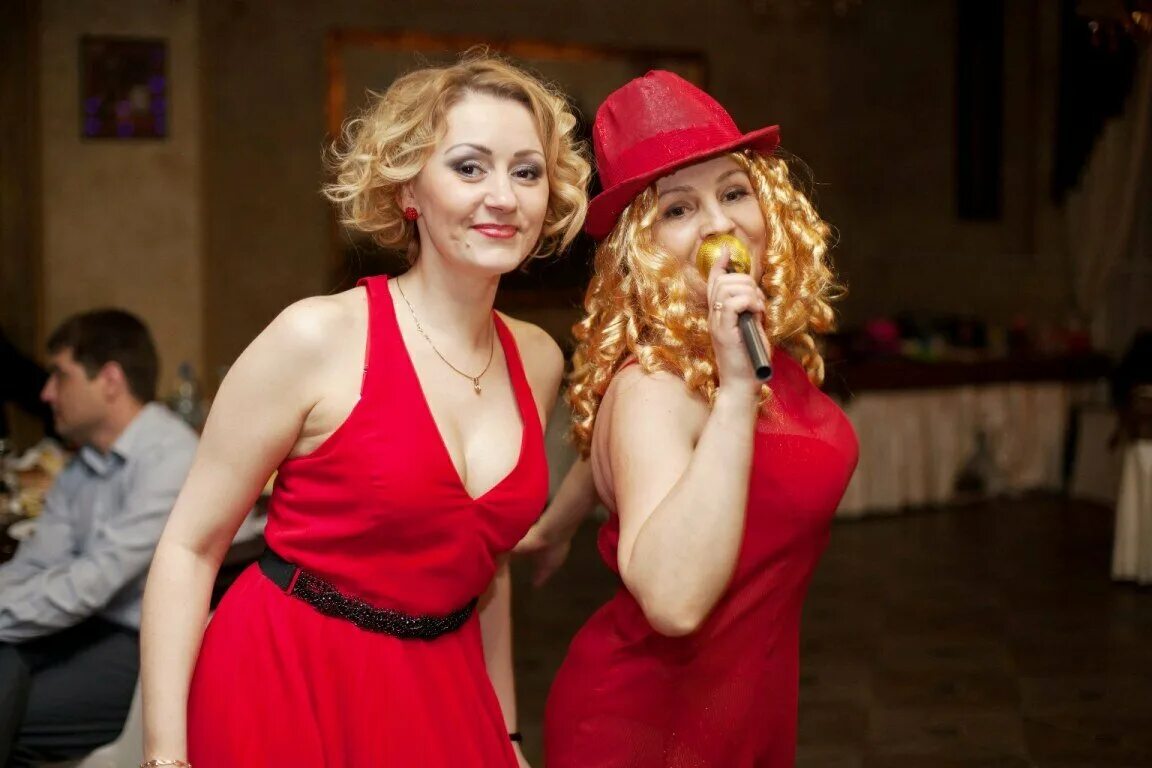 2 ведущих на праздник