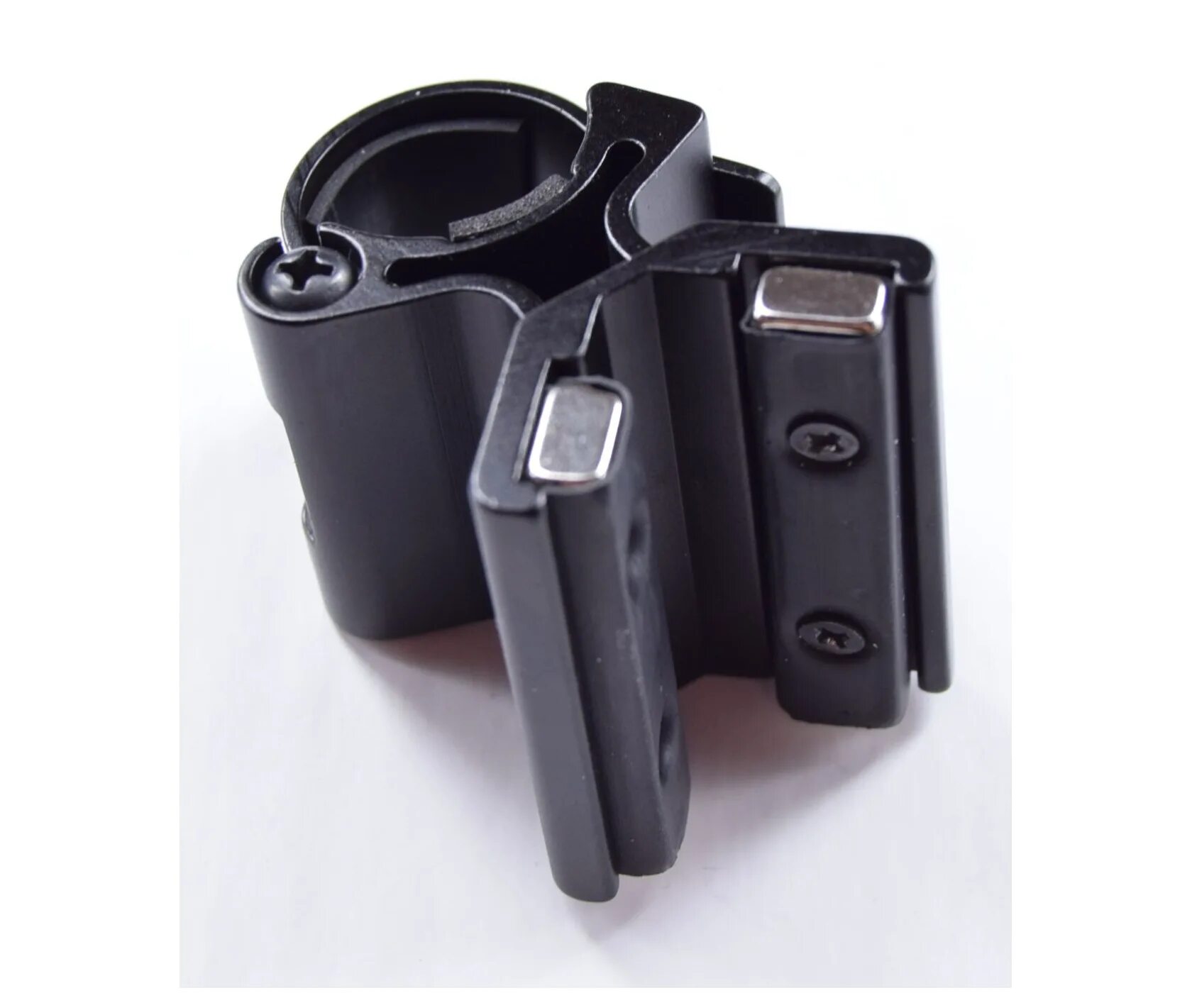 Крепление подствольное gm-07. Крепеж фонаря. Универсальное крепление для фонаря pelikan 2410. Кронштейн для подствольного фонаря для 12 калибра. Крепление для подствольного фонаря на иж 27.