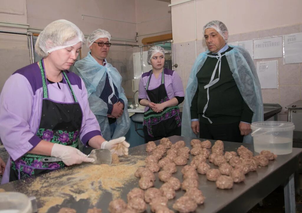 Спк колхоз племзавод пригородный вологодский район. Колхоз пригородный. Сбор пшеницы ночью. Сельскохозяйственный производственный кооператив колхоз "родина". Агропромышленная компания марий эл.