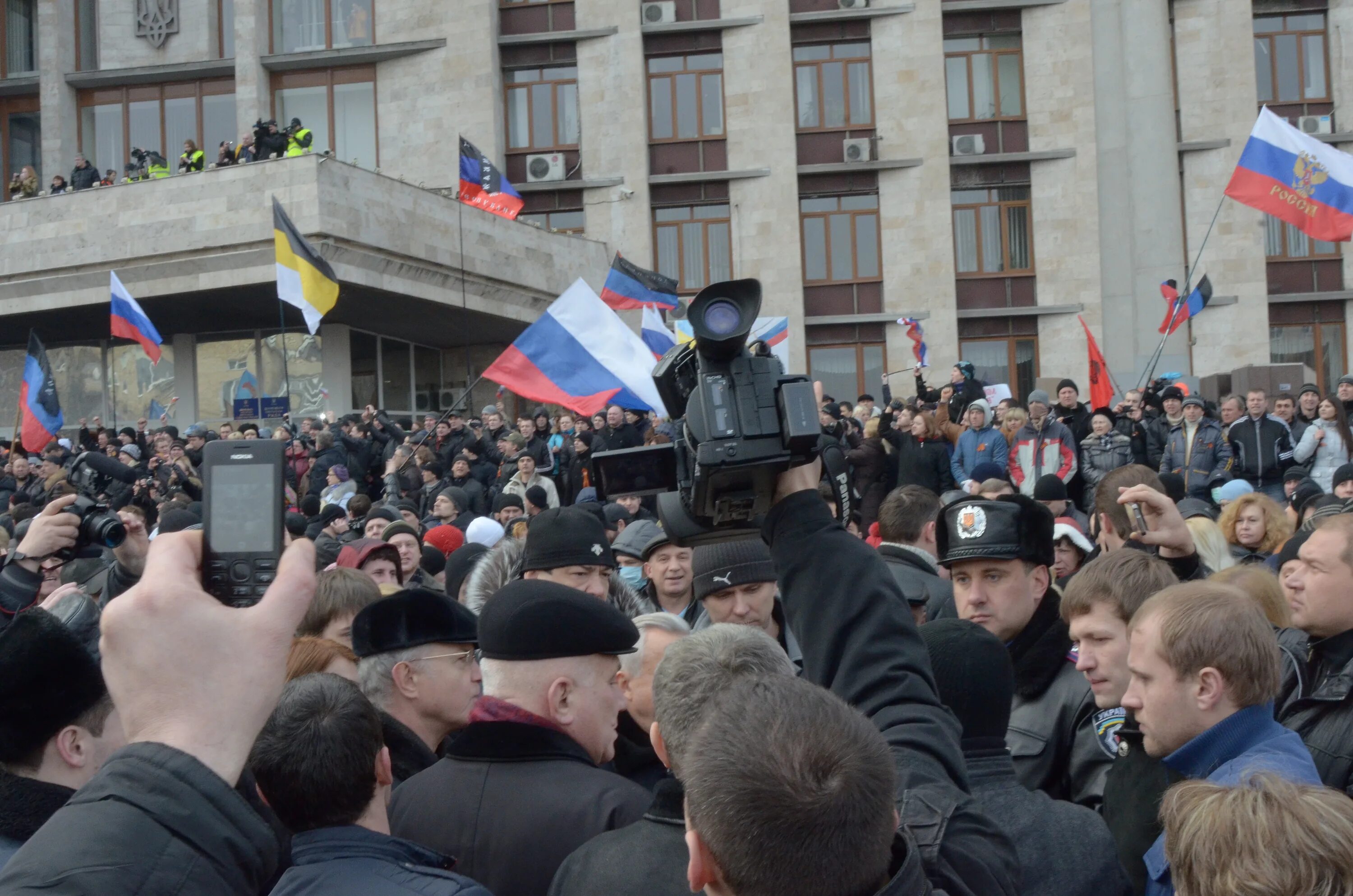 Митинги 2014 года. Донецк 2014. митинги на донбассе 2014. протесты в донецке 2014. митинги в донецке в 2014 году.