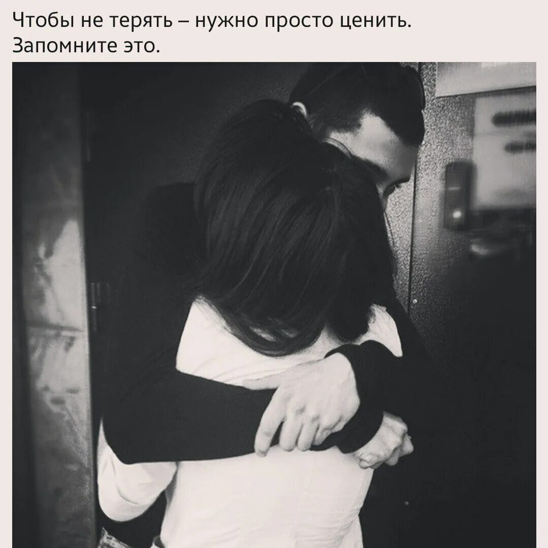 Парень любит брюнеток. Брюнетка с каре с парнем. девушка на спине у парня. парень обнимает девушку брюнетку.