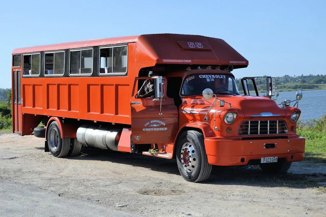 Машины автобусы грузовики. Chevrolet Bus 1940. Грузовики и автобусы. Грузовой автобус. Пассажирский грузовик.