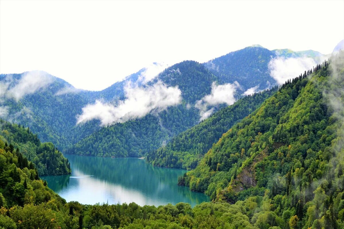 Новый афон рица. Амткел Абхазия. Озеро Рица Абхазия. Голубое озеро Рица Абхазия. Гагры озеро Рица.