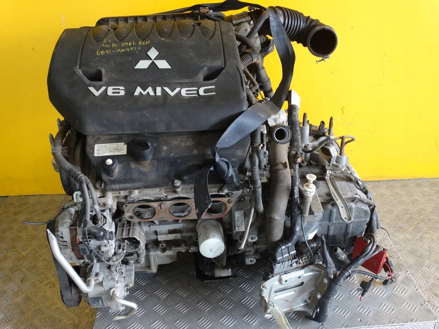 Контрактный двигатель на аутлендер. Двигатель mitsubishi 3.0 6b31 v6. двигатель mitsubishi outlander 3.0 6b31. двигатель v6 mitsubishi 6b31. mitsubishi outlander 2 v6 мотор.