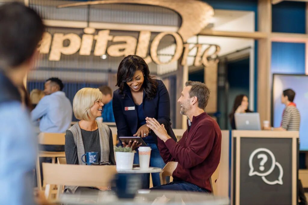 Capital one. Банк внутри с людьми. Банк фото в США внутри с людьми. Ebank фото. Bank cafes