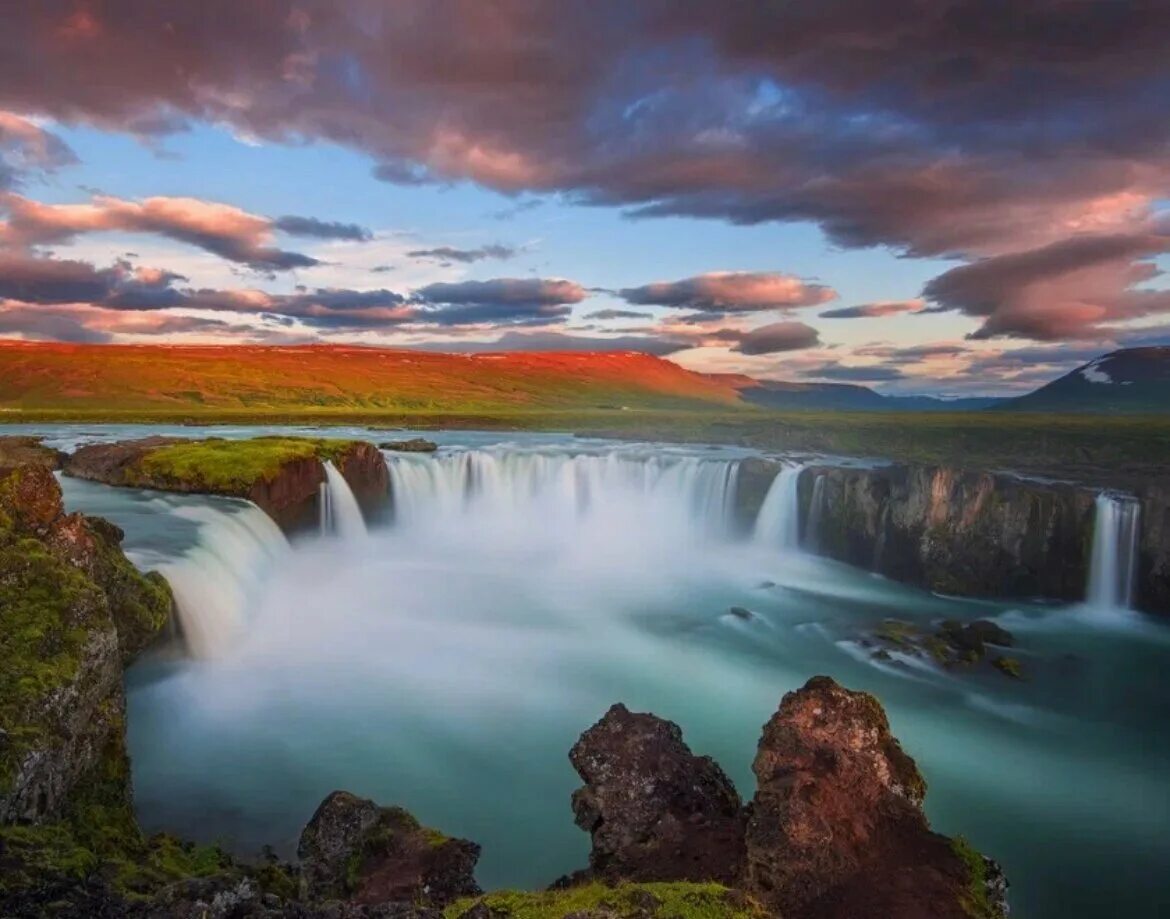 Чудесное и невероятное. Водопад Годафосс, Исландия. Необычные пейзажи. Удивительная природа. Красота земли.