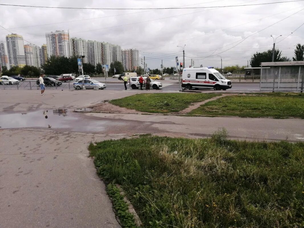 Перекресток улиц Димитрова и Бухарестской. ДТП Димитрова Бухарестская перекресток. В Санкт Петербурге сбили велосипедиста. На Димитрова сбили пешехода. На крестовском острове сбили велосипедиста