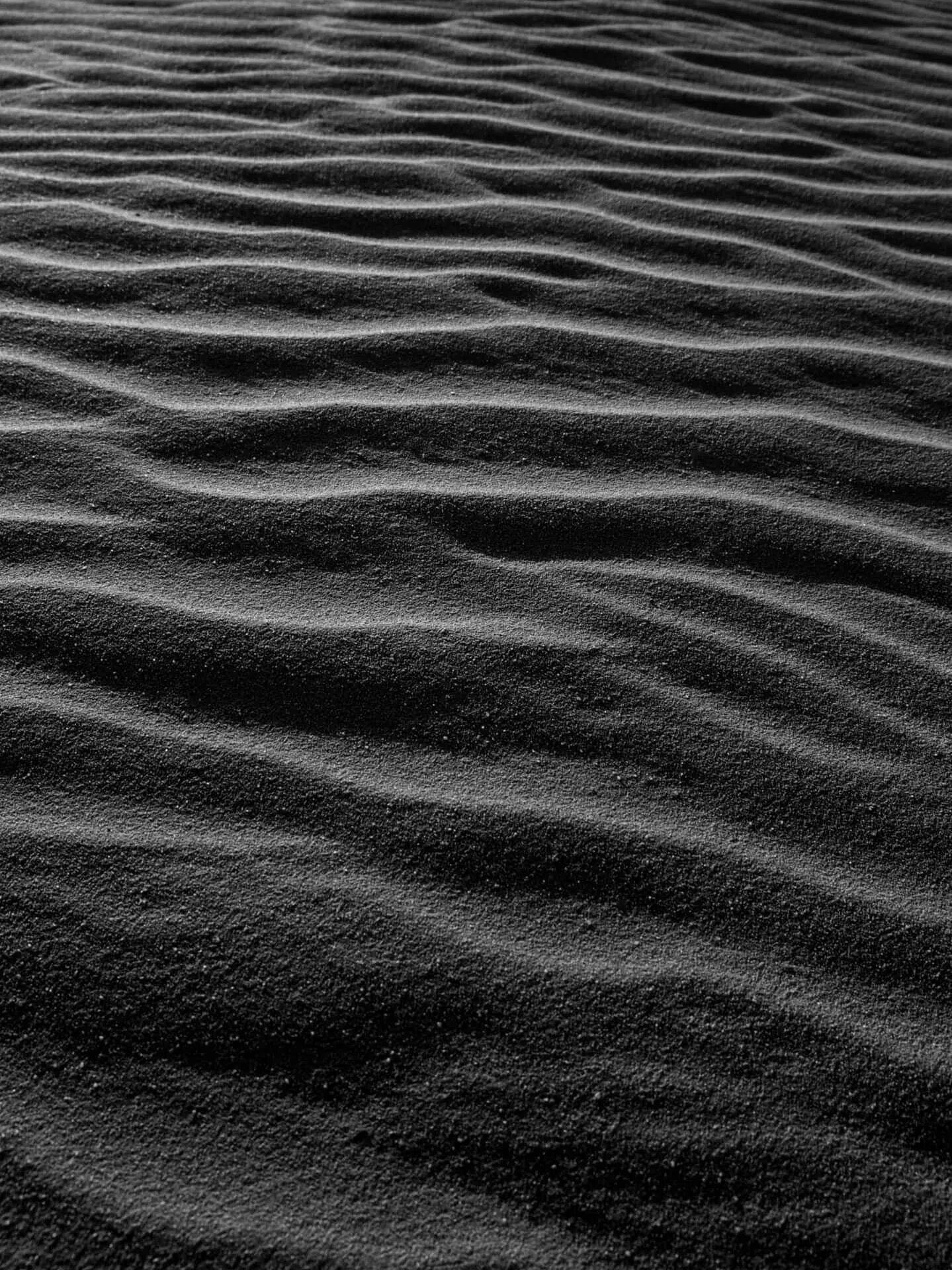 Dark sand. Пустыня минимализм. Черный песок. Dark sand. Черный песок.