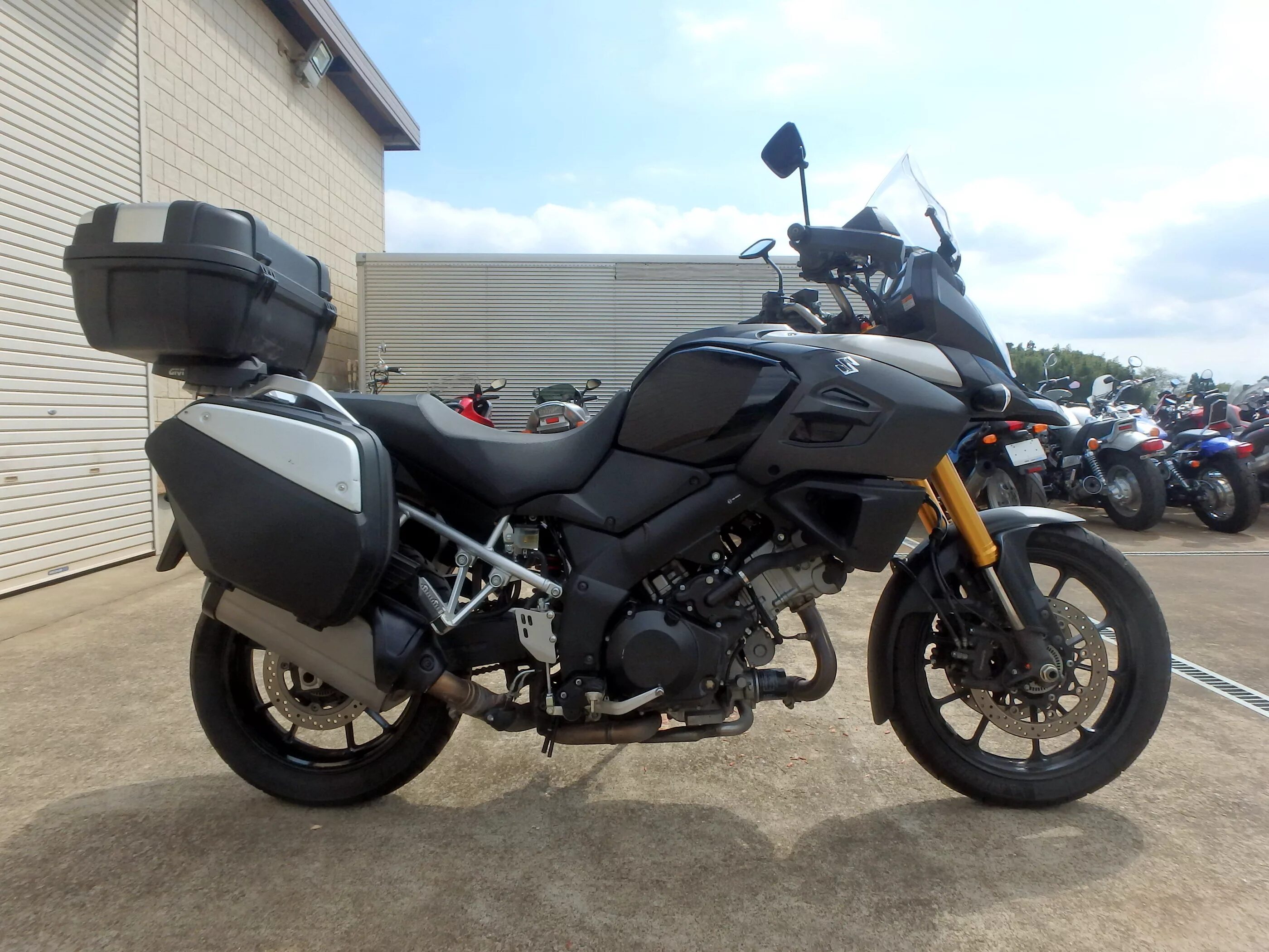 V strom купить. Suzuki DL 1000 V-Strom. Suzuki v-Strom 1000. Suzuki v Storm 1000. Suzuki DL 1000 Strom.