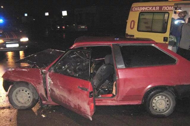 Дтп ваз 2108. Ваз 2108 серебристая. Дтп ваз 2108. Ваз 2108 битая. Ваз 2108 битая.