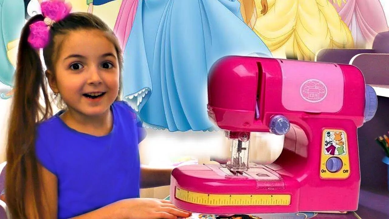 Маша плей. Джанс плей Маша. Diana Pretend Play with Toy Sewing Machine. Джоза плэй и Маша Нубяша.