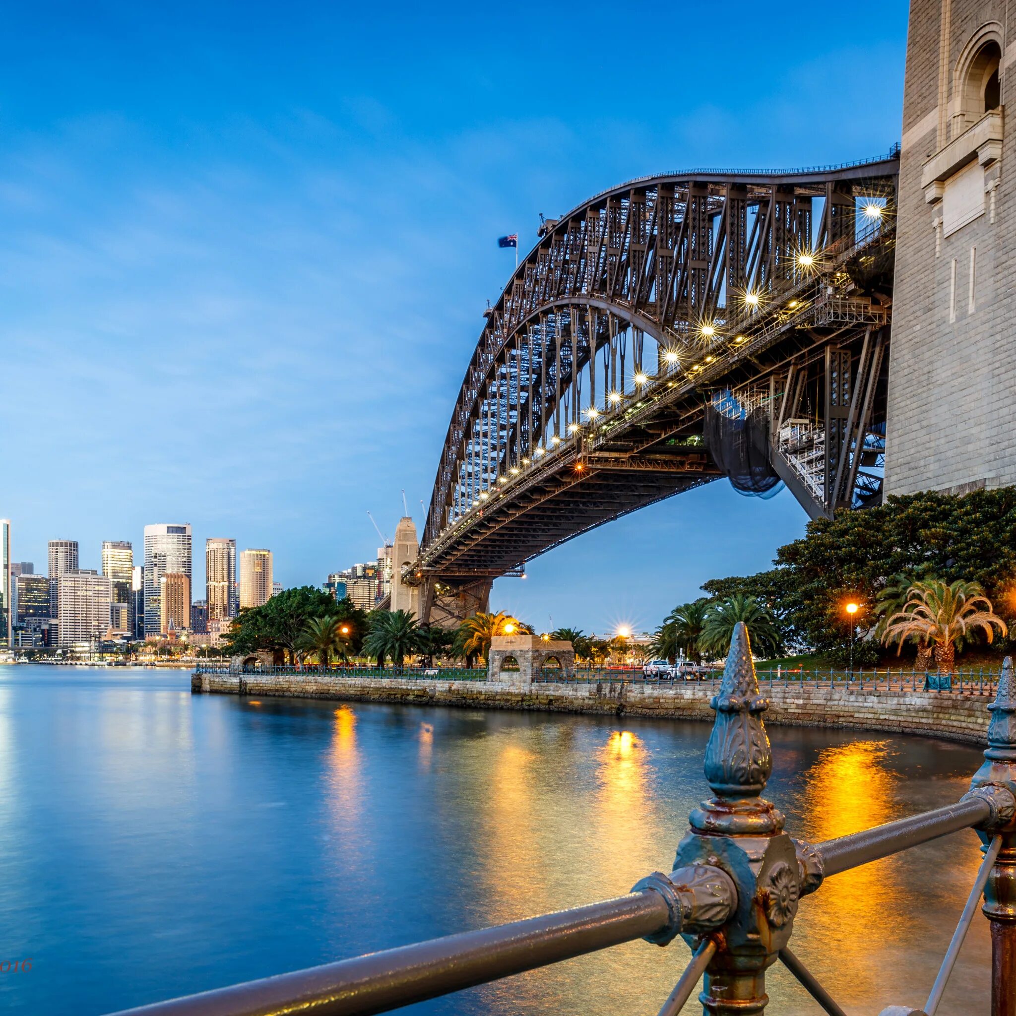 Мост с магазинами. Мост мира онтарио. Необычные фонтаны. Рыбинск мост. Bridge перевести.