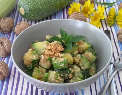 Грецкие орехи с чесноком и зеленью